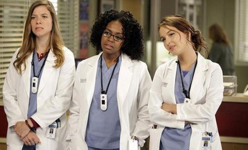 实习医生格蕾 第十六季,挑战与成长，告别与新生